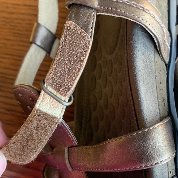 COPY - Clarks bronze leather Privo cushioned sandals NWOT - Picture 4 of 7